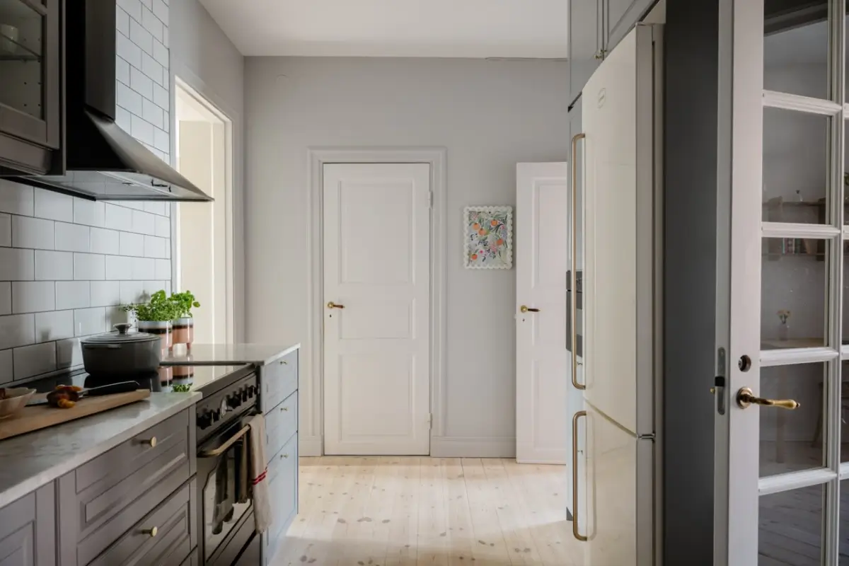 Pink and Green Rooms in a Bright Early 20th-Century Apartment 17 light-filled-swedish-apartment-pink-bedroom-nordroom