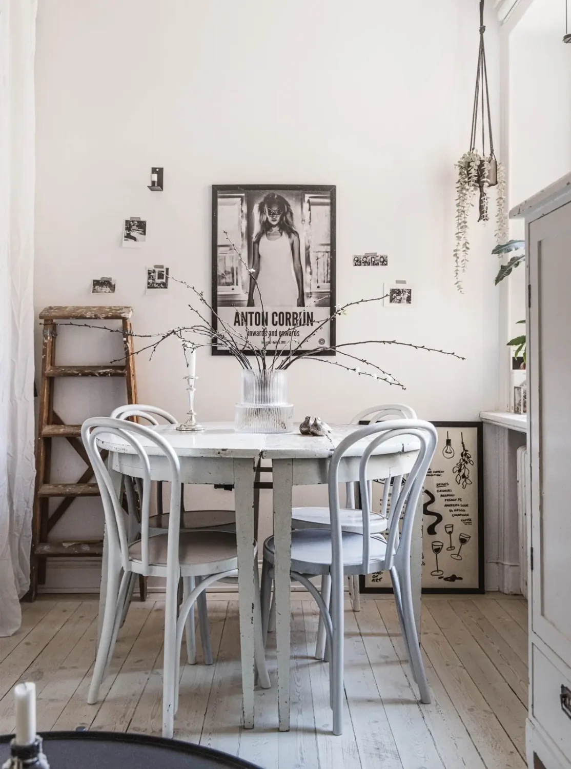 A Monochrome and Stylish Scandinavian Studio Apartment 3 monochrome-scandinavian-studio-apartment-curtain-room-divider-nordroom
