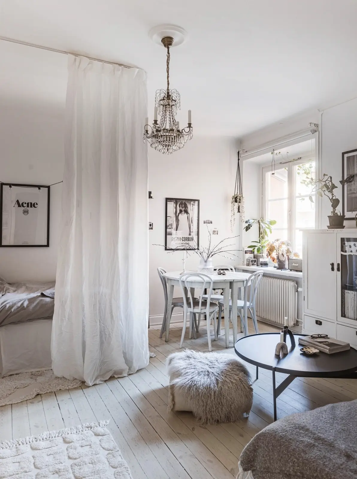 monochrome-scandinavian-studio-apartment-curtain-room-divider-nordroom