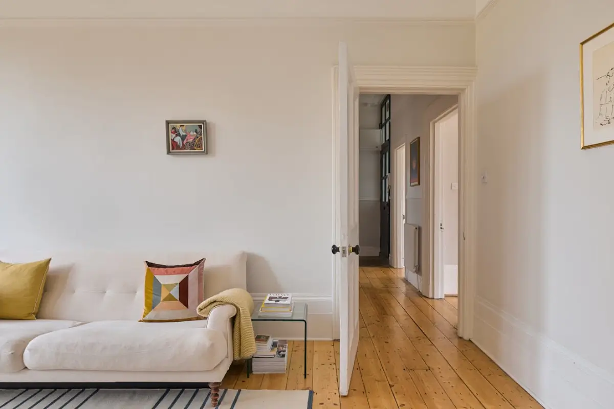 Large Windows and a Pared Back Palette in a Victorian London Apartment 21 pared-back-interiors-victorian-apartment-london