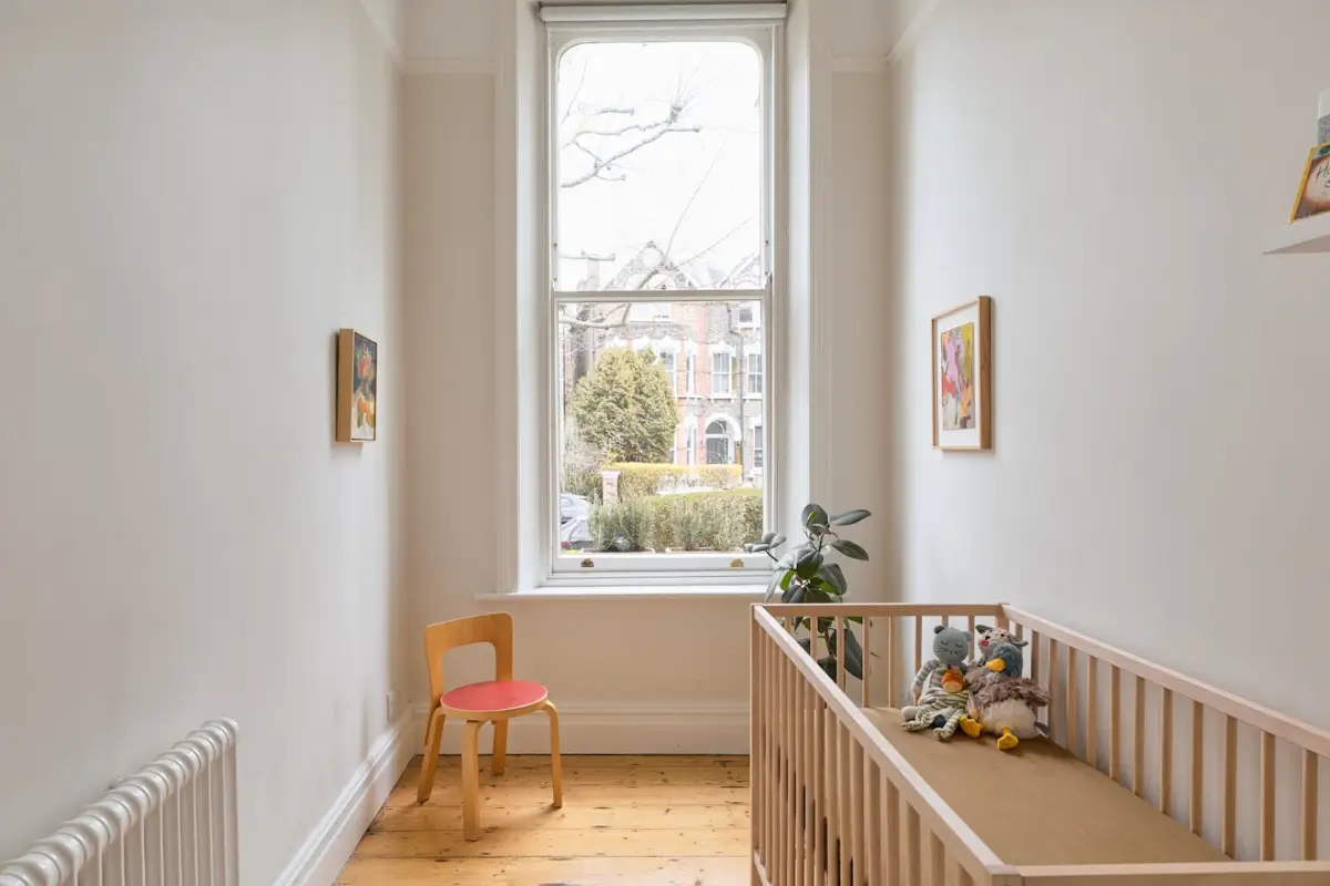 Large Windows and a Pared Back Palette in a Victorian London Apartment 27 pared-back-interiors-victorian-apartment-london