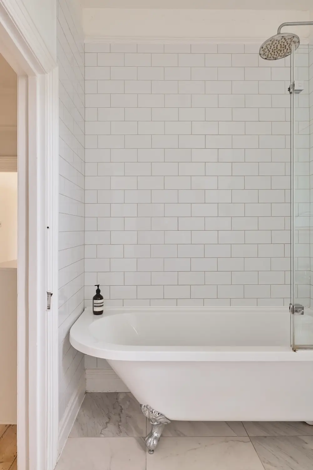 Large Windows and a Pared Back Palette in a Victorian London Apartment 33 pared-back-interiors-victorian-apartment-london