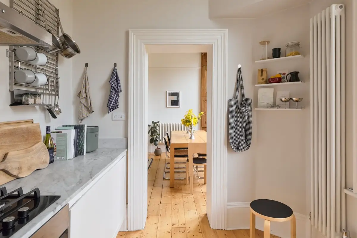 Large Windows and a Pared Back Palette in a Victorian London Apartment 20 pared-back-interiors-victorian-apartment-london