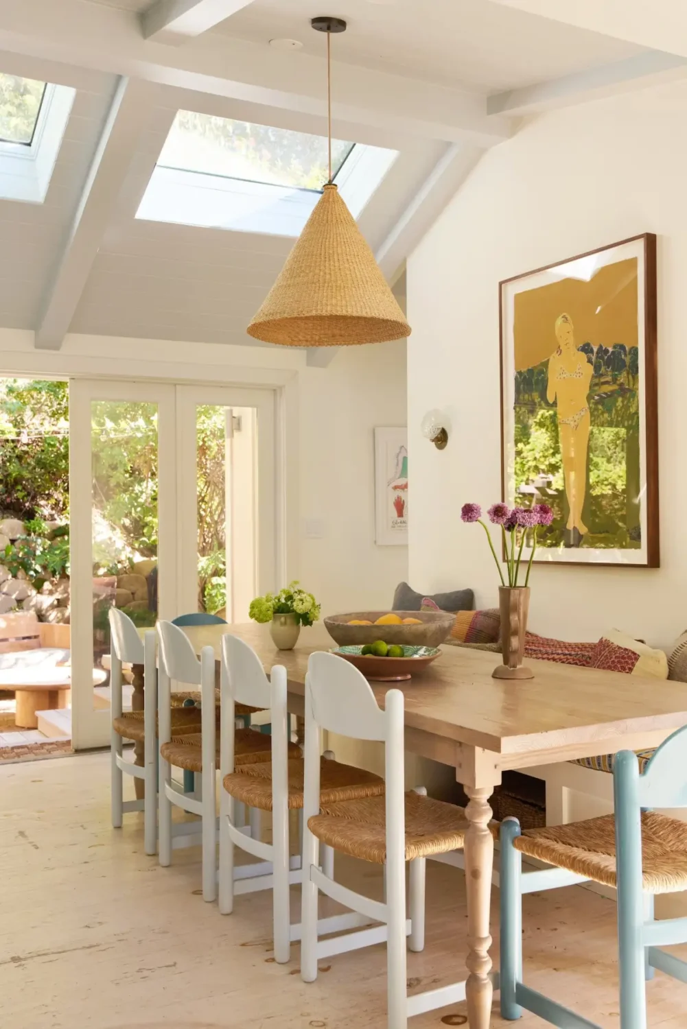Natural Materials and Light-Filled Spaces in a Malibu Beach House 5 pink-beach-house-paradise-cove-malibu