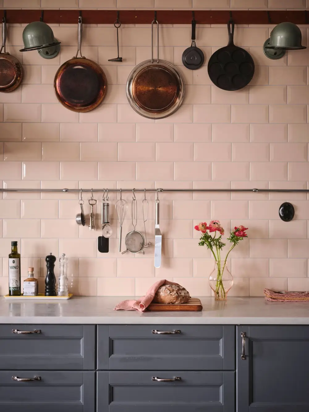 A Spacious Turn-of-the-Century Apartment Painted in Pink, Beige, and Green Tones 6 pink-green-beige-tones-spacious-turn-of-the-century-apartment-stockholm-nordroom