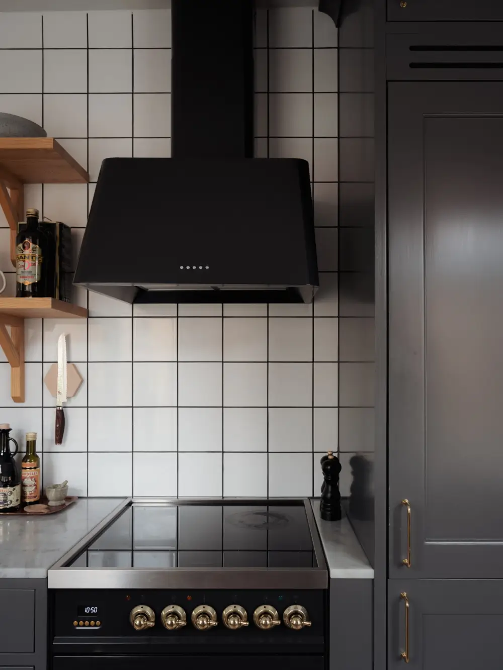 A Serene Duplex Apartment Pairs Period Elements with Modern Comforts 10 renovated-19th-century-duplex-apartment-sweden-nordroom