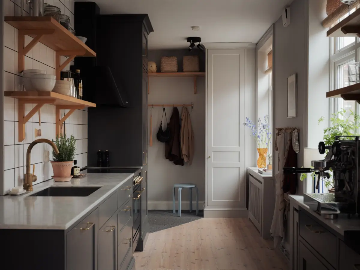 A Serene Duplex Apartment Pairs Period Elements with Modern Comforts 8 renovated-19th-century-duplex-apartment-sweden-nordroom