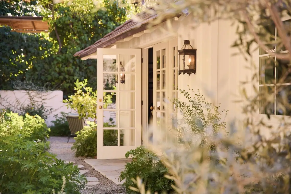 A Renovated Single-Story California Ranch with a Lush Garden 16 renovated-california-ranch-los-angeles