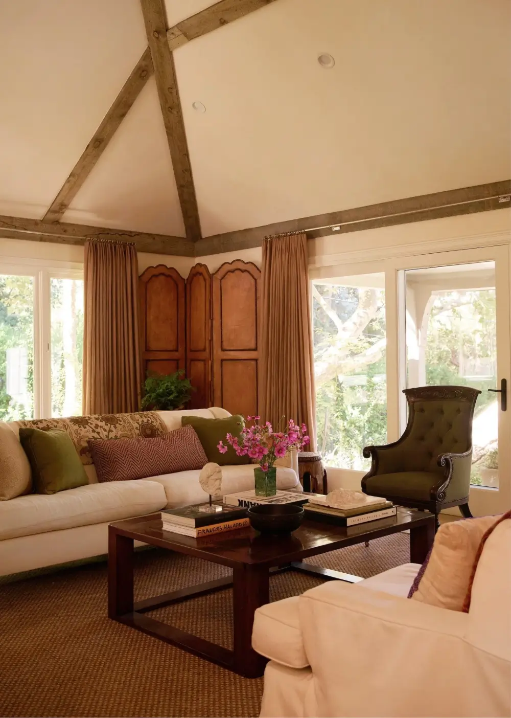 A Renovated Single-Story California Ranch with a Lush Garden 3 renovated-california-ranch-los-angeles