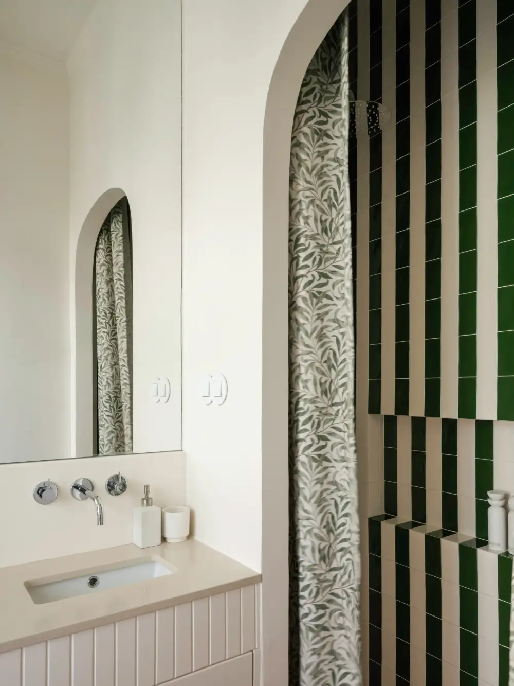 Rich Colors and Period Features in a Renovated Garden Apartment in Lisbon 18 renovated-garden-apartment-lisbon-nordroom