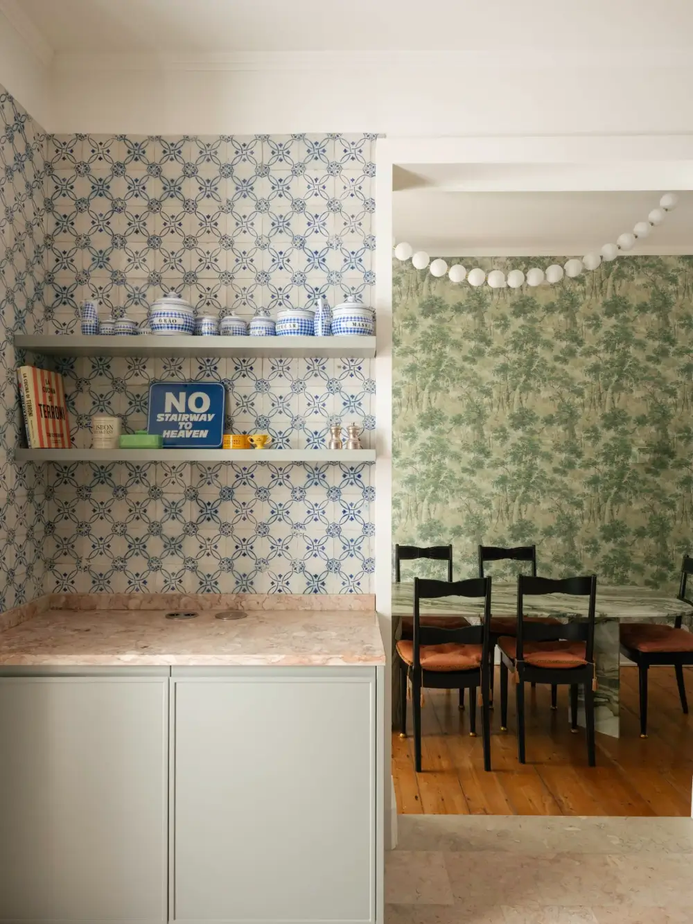 Rich Colors and Period Features in a Renovated Garden Apartment in Lisbon 10 renovated-garden-apartment-lisbon-nordroom