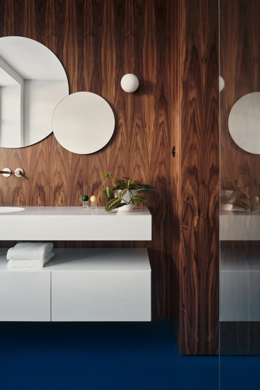 A Blue Kitchen Anchors the Renovation of a Historic Warsaw Apartment 15 renovated-warsaw-apartment-unicreations-nordroom