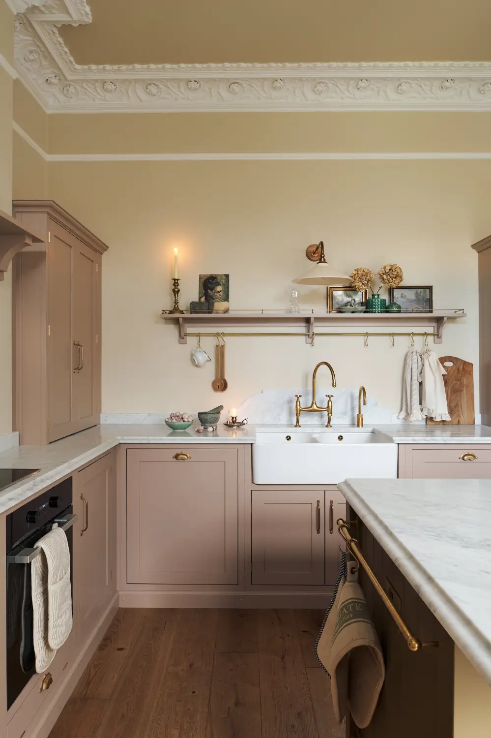A Romantic Pink deVOL Kitchen in an Edwardian Villa 2 romantic-light-pink-devol-shaker-kitchen-nordroom