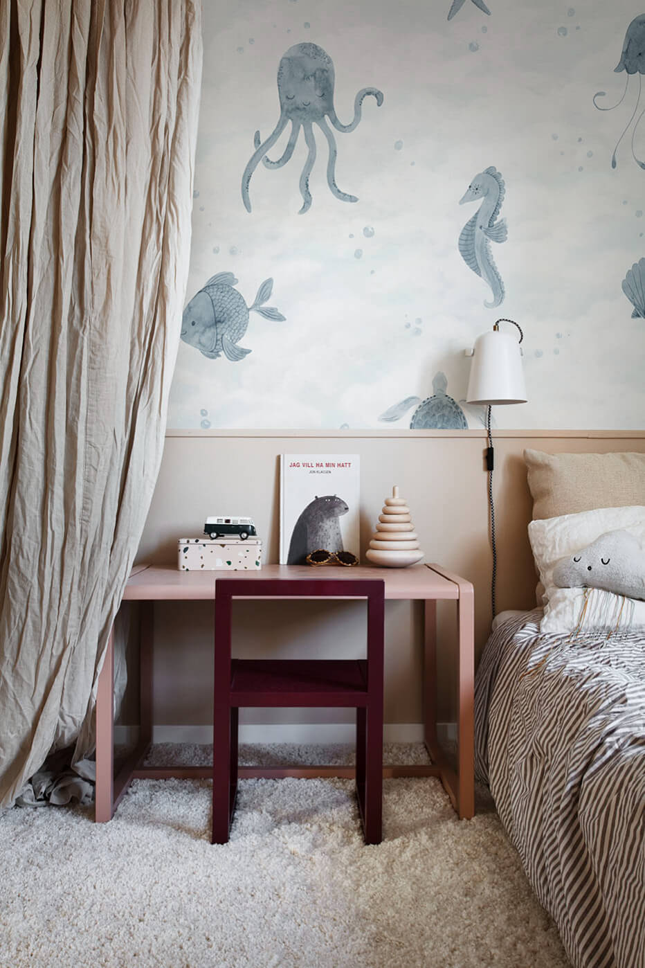 26 Children's Bedrooms Decorated with Animal Wallpaper 22 sandberg-alice-wallpaper-childrens-bedroom-animal-wallpaper-nordroom