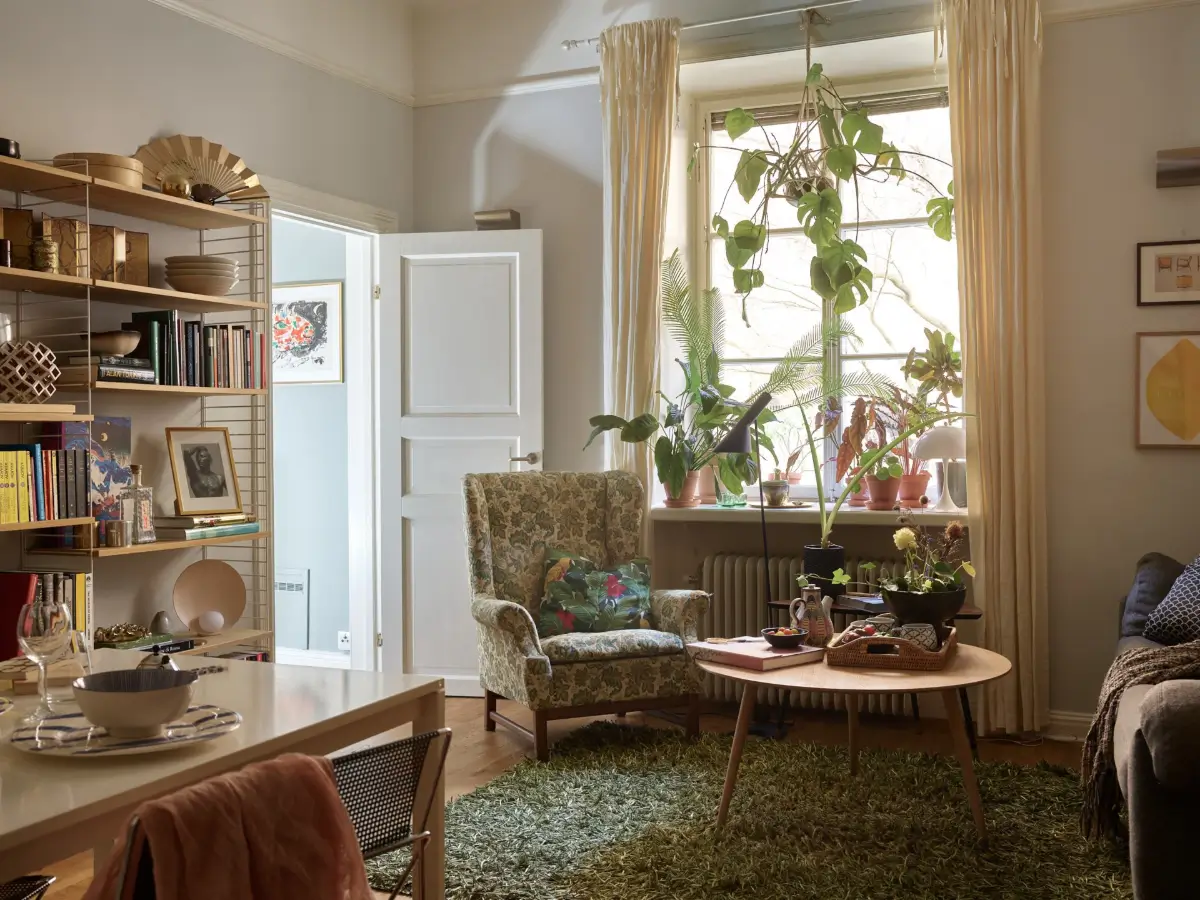 A Small Ground Floor Apartment with Cozy Nooks, Plants, and an IKEA Kitchen 12 small-ground-floor-apartment-stockholm-nordroom