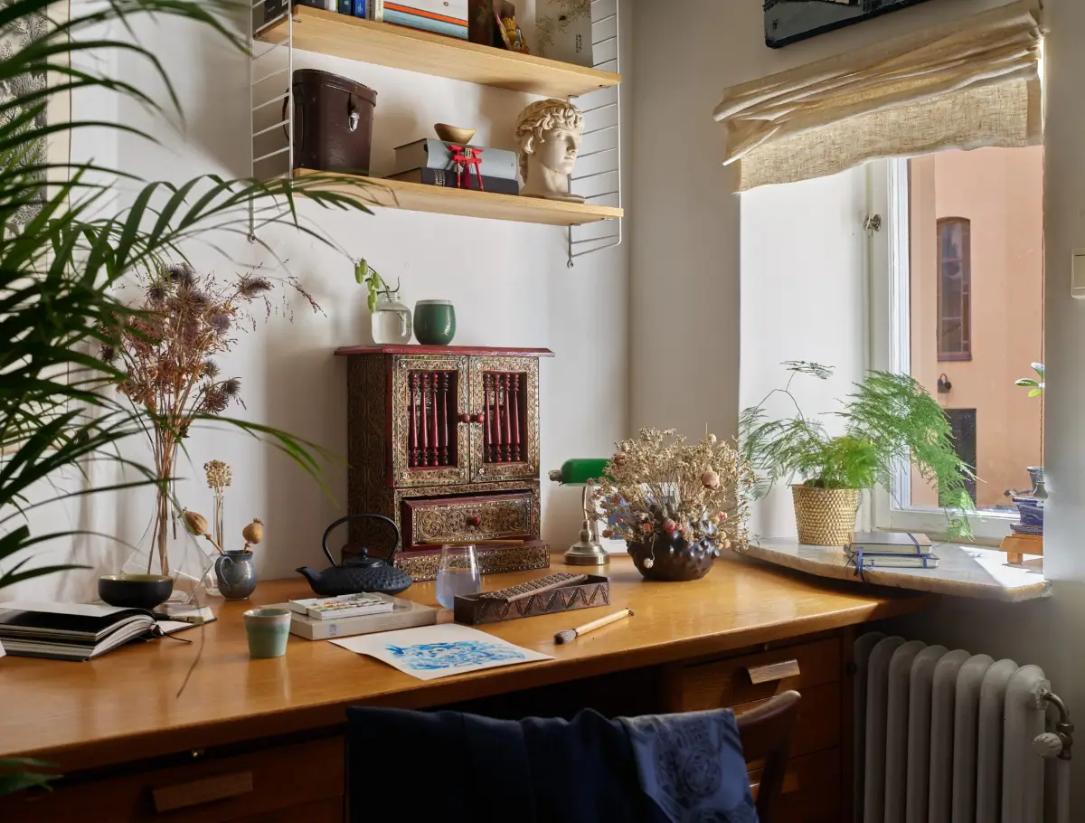 A Small Ground Floor Apartment with Cozy Nooks, Plants, and an IKEA Kitchen 15 small-ground-floor-apartment-stockholm-nordroom