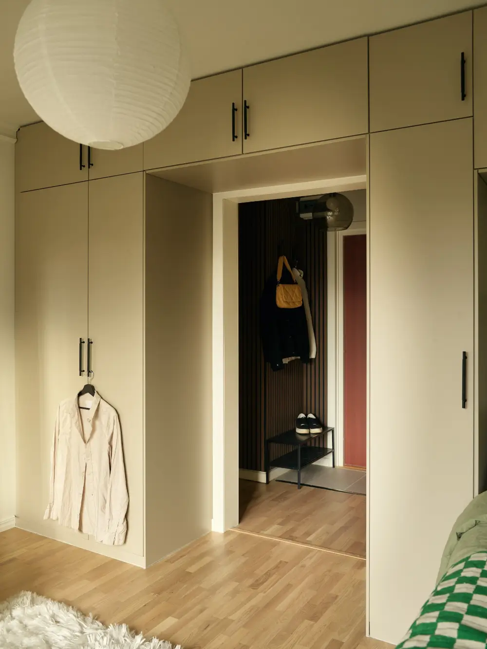 Studio Apartment Layout Ideas: Living Small is Looking Good 14 studio-apartment-floor-to-ceiling-storage-nordroom