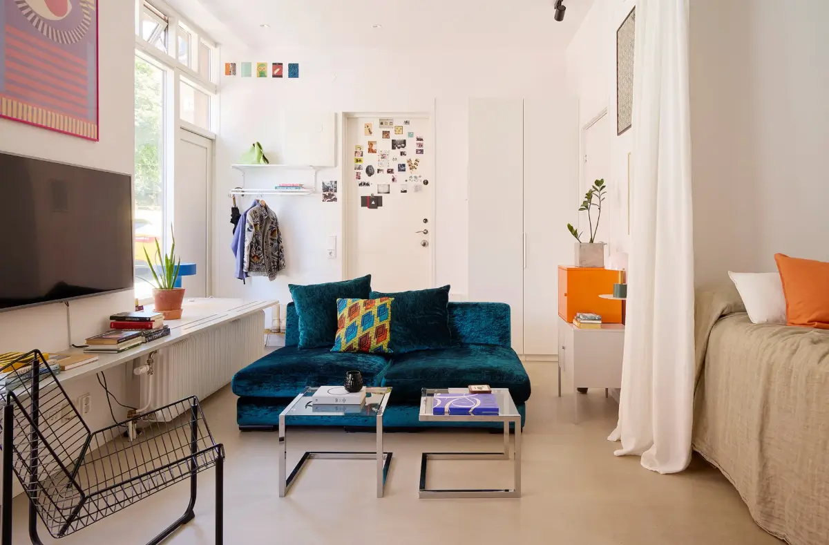 Studio Apartment Layout Ideas: Living Small is Looking Good 31 studio-apartment-layout-sofa-center-bed-niche-nordroom