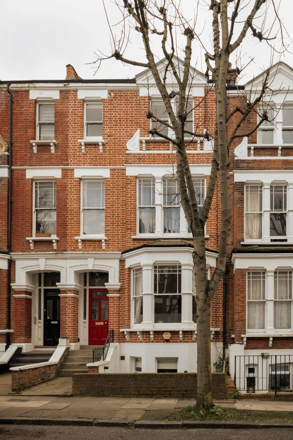 A Two-Bedroom Victorian Apartment with a Yellow Kitchen and a Roof Terrace 35 two-bedroom-victorian-apartment-yellow-kitchen-roof-terrace-nordroom