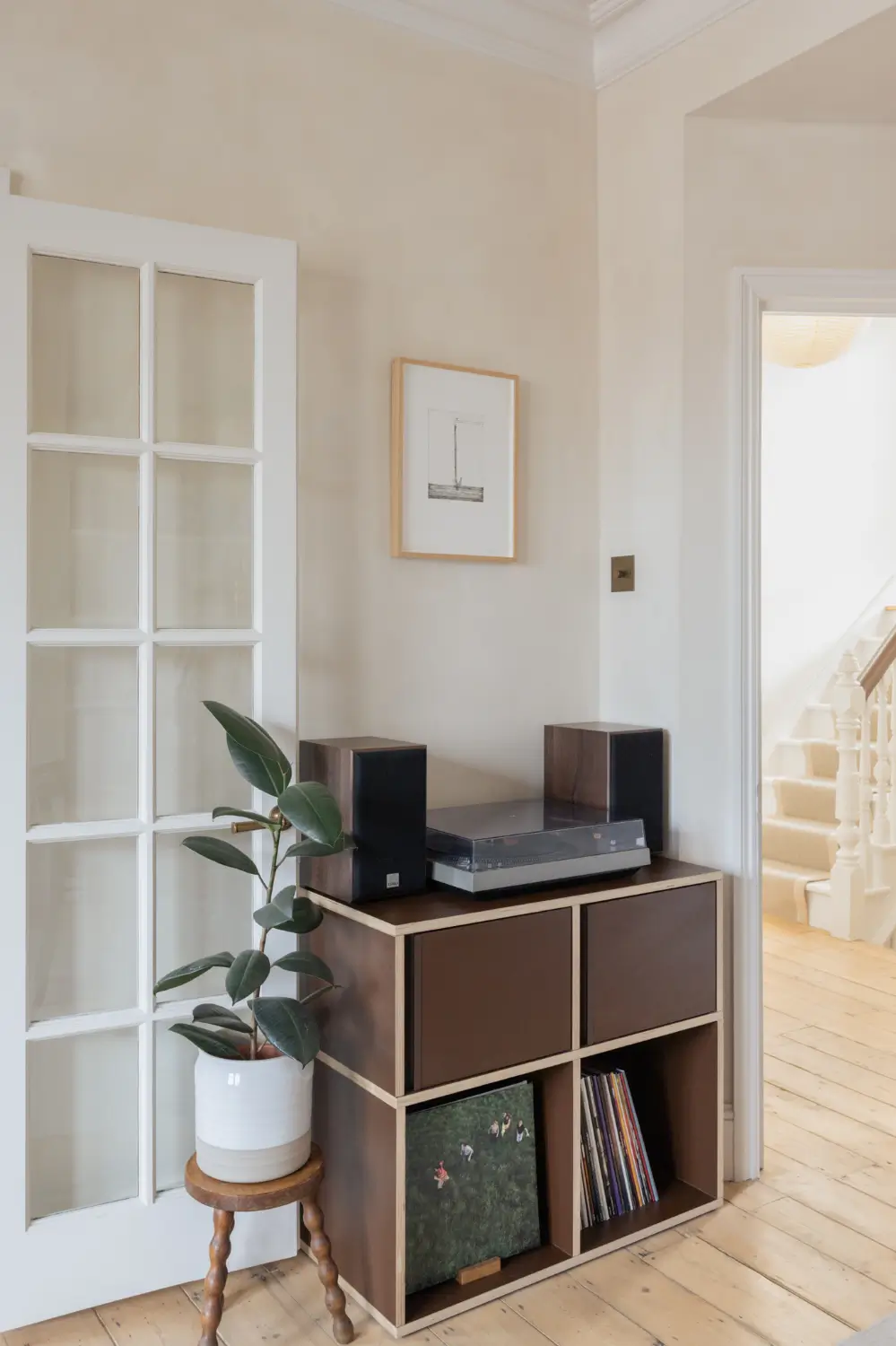 A Two-Bedroom Victorian Apartment with a Yellow Kitchen and a Roof Terrace 10 two-bedroom-victorian-apartment-yellow-kitchen-roof-terrace-nordroom