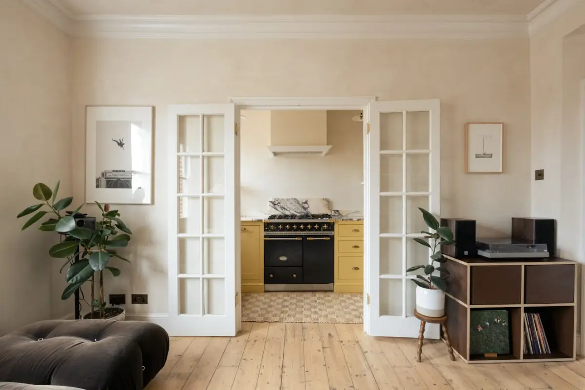 A Two-Bedroom Victorian Apartment with a Yellow Kitchen and a Roof Terrace 12 two-bedroom-victorian-apartment-yellow-kitchen-roof-terrace-nordroom