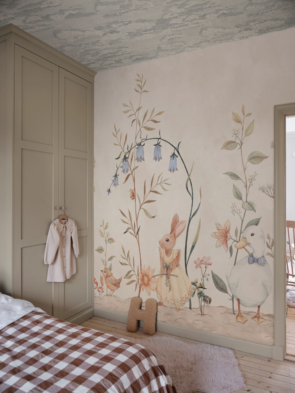 26 Children's Bedrooms Decorated with Animal Wallpaper 13 vilhelmina-wallpaper-childrens-bedrooms-animal-wallpaper-nordroom