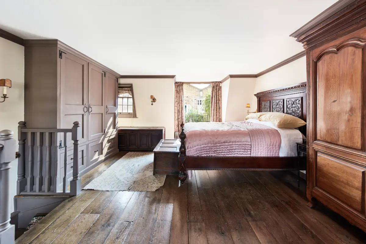 Rich Interiors and Historic Character in a Kensington Townhouse 13 antique-interiors-period-character-london-townhouse