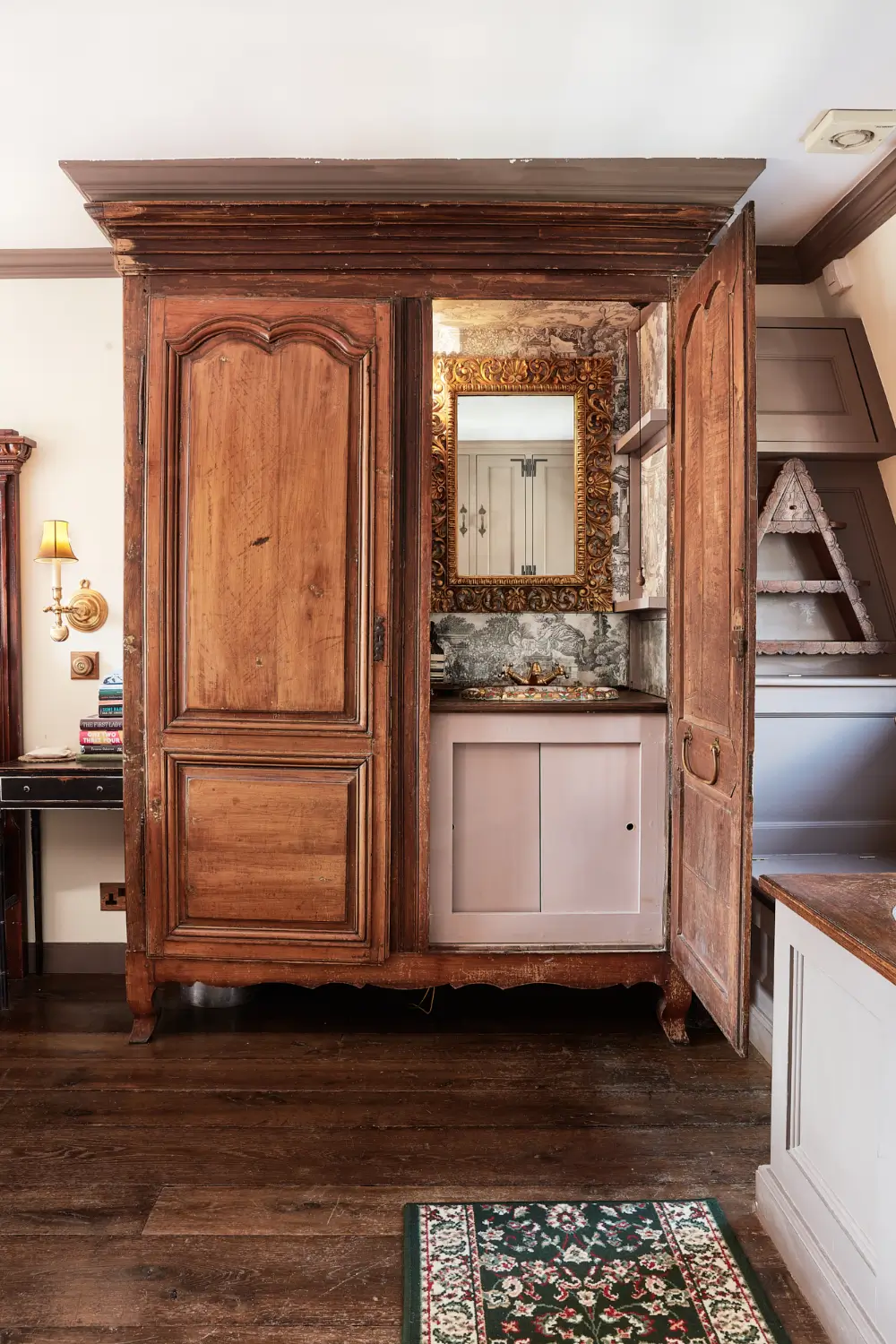 Rich Interiors and Historic Character in a Kensington Townhouse 16 antique-interiors-period-character-london-townhouse