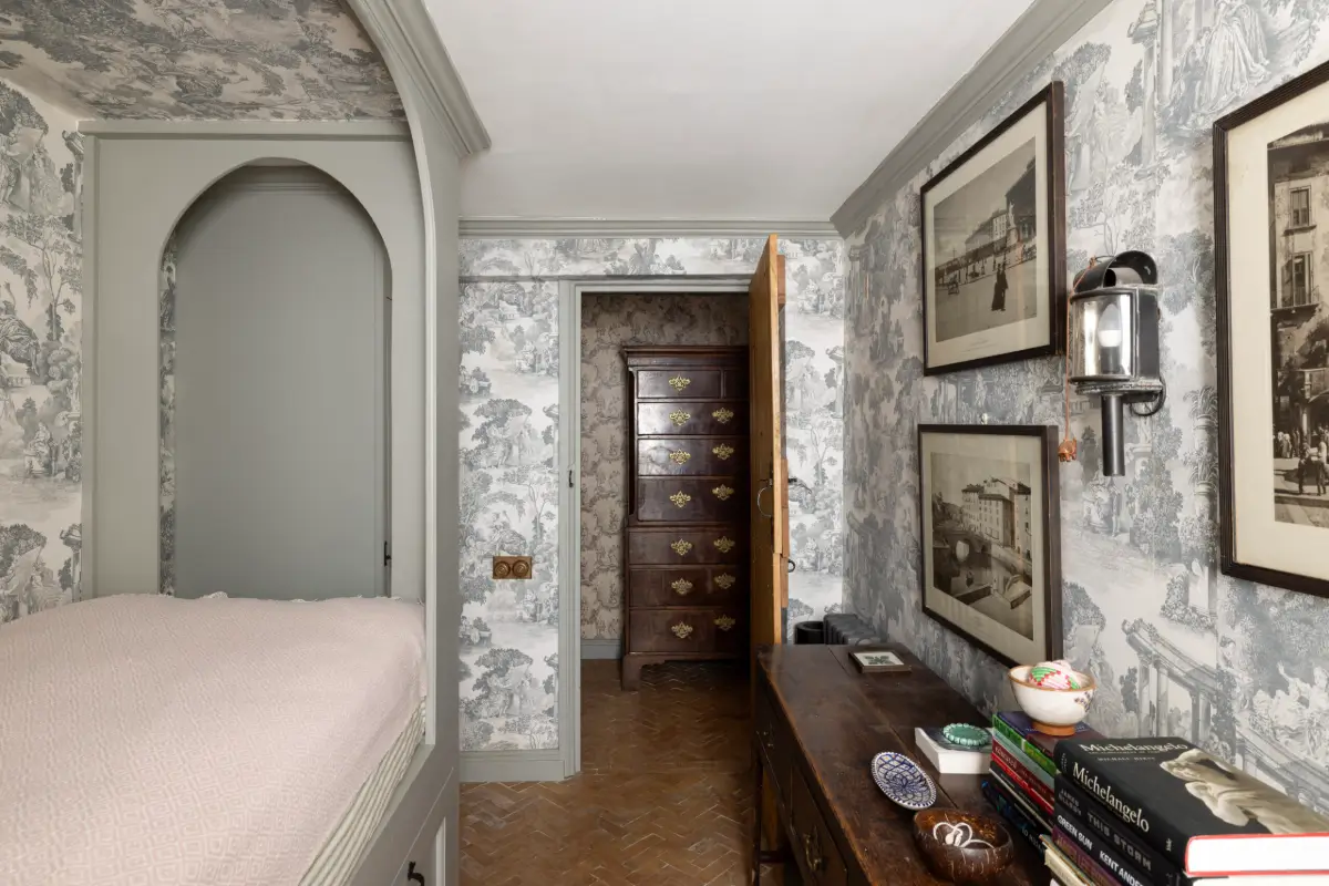 Rich Interiors and Historic Character in a Kensington Townhouse 19 antique-interiors-period-character-london-townhouse