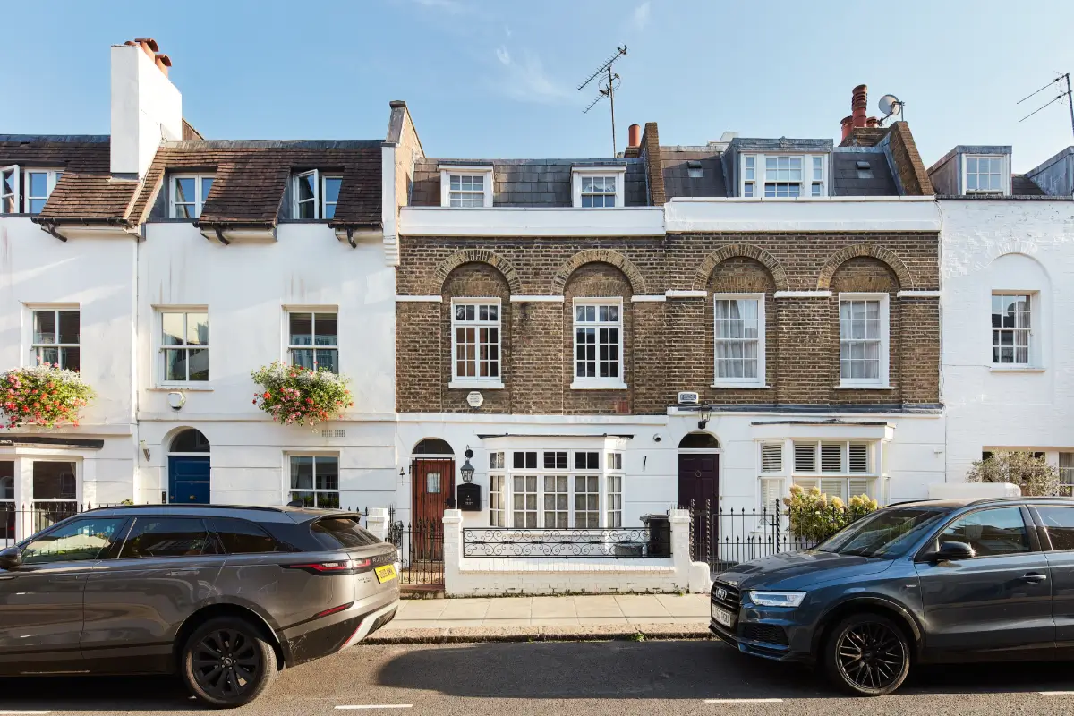 Rich Interiors and Historic Character in a Kensington Townhouse 21 antique-interiors-period-character-london-townhouse