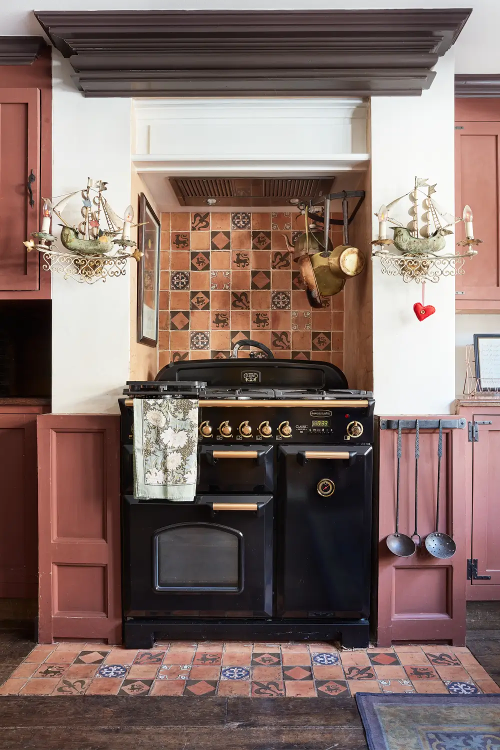 Rich Interiors and Historic Character in a Kensington Townhouse 12 antique-interiors-period-character-london-townhouse