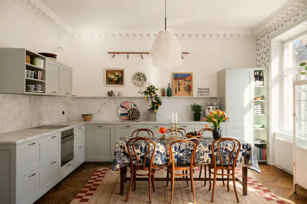 Josef Frank Designs in a Spacious Late 19th-Century Apartment 3 botanical-wallpaper-stockholm-apartment-nordroom