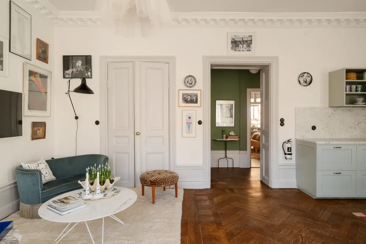 Josef Frank Designs in a Spacious Late 19th-Century Apartment 14 botanical-wallpaper-stockholm-apartment-nordroom