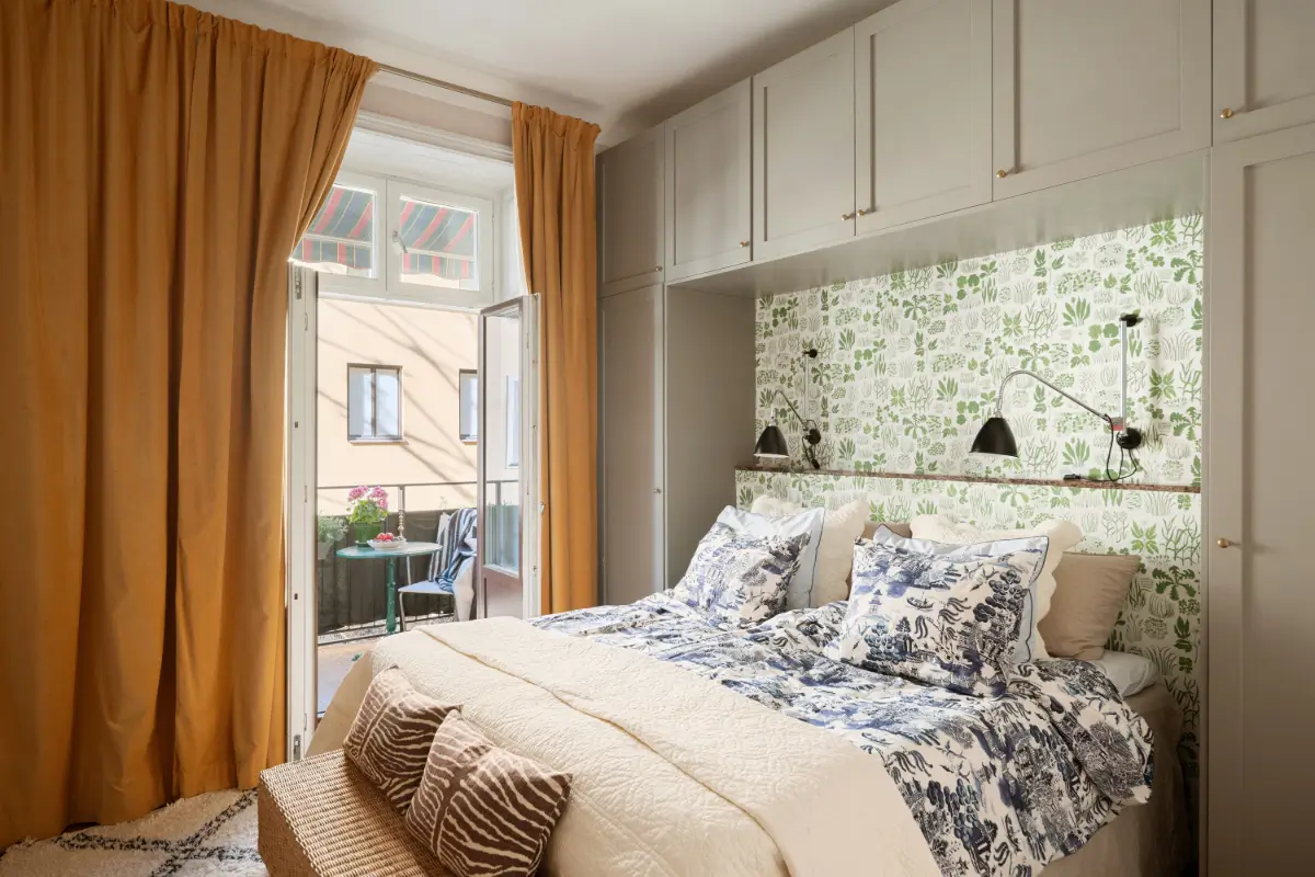 Josef Frank Designs in a Spacious Late 19th-Century Apartment 15 botanical-wallpaper-stockholm-apartment-nordroom