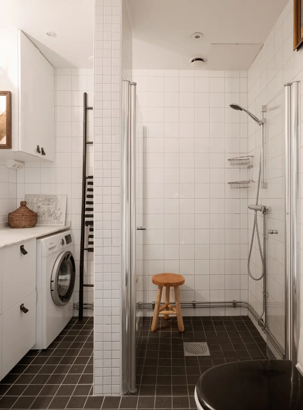 Josef Frank Designs in a Spacious Late 19th-Century Apartment 24 botanical-wallpaper-stockholm-apartment-nordroom