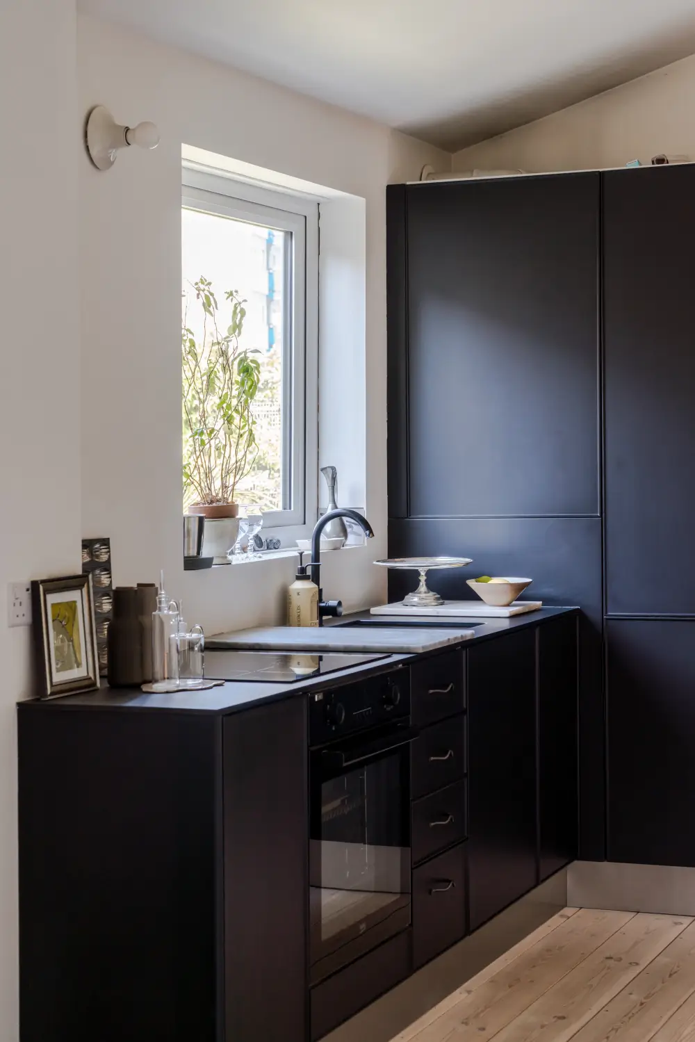 Bright Interiors Pair Modern Design with Victorian Elements in a London Apartment 7 bright-one-bedroom-london-apartment-garden-victorian-terrace