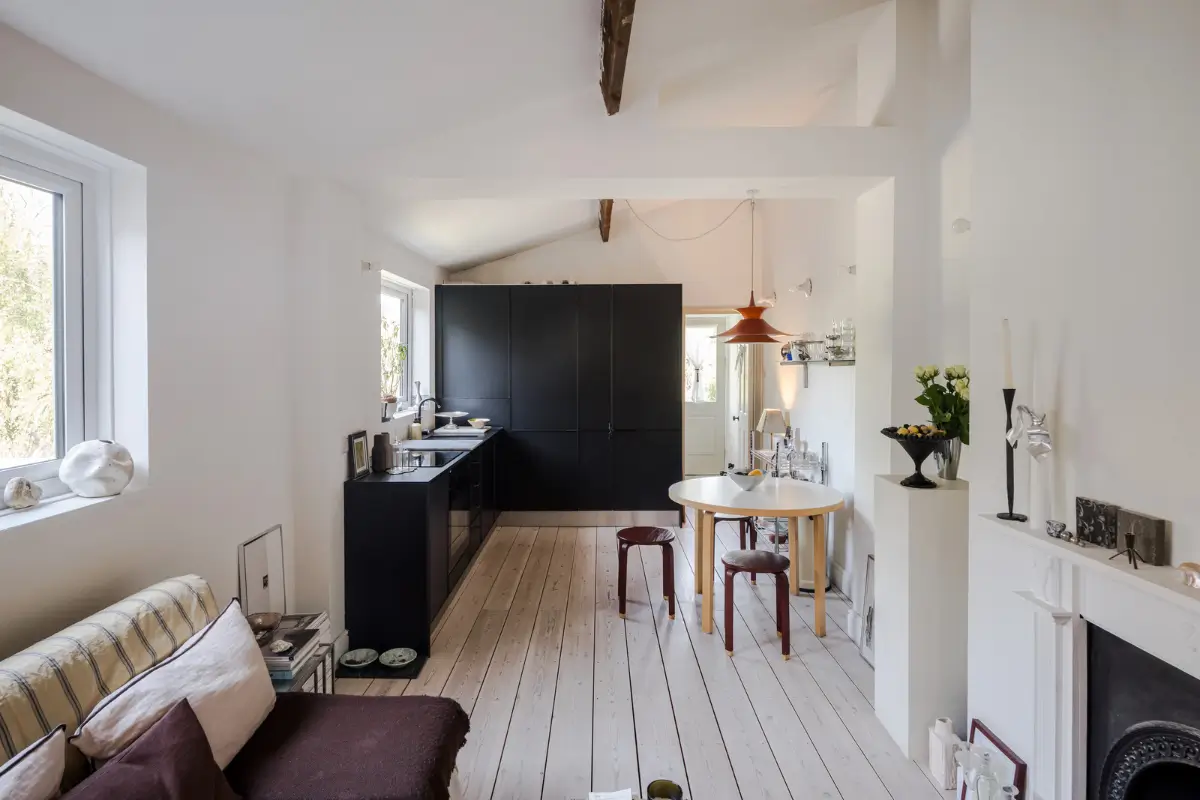 Bright Interiors Pair Modern Design with Victorian Elements in a London Apartment 5 bright-one-bedroom-london-apartment-garden-victorian-terrace