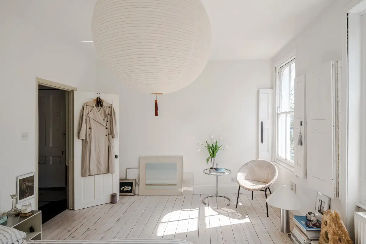Bright Interiors Pair Modern Design with Victorian Elements in a London Apartment 15 bright-one-bedroom-london-apartment-garden-victorian-terrace