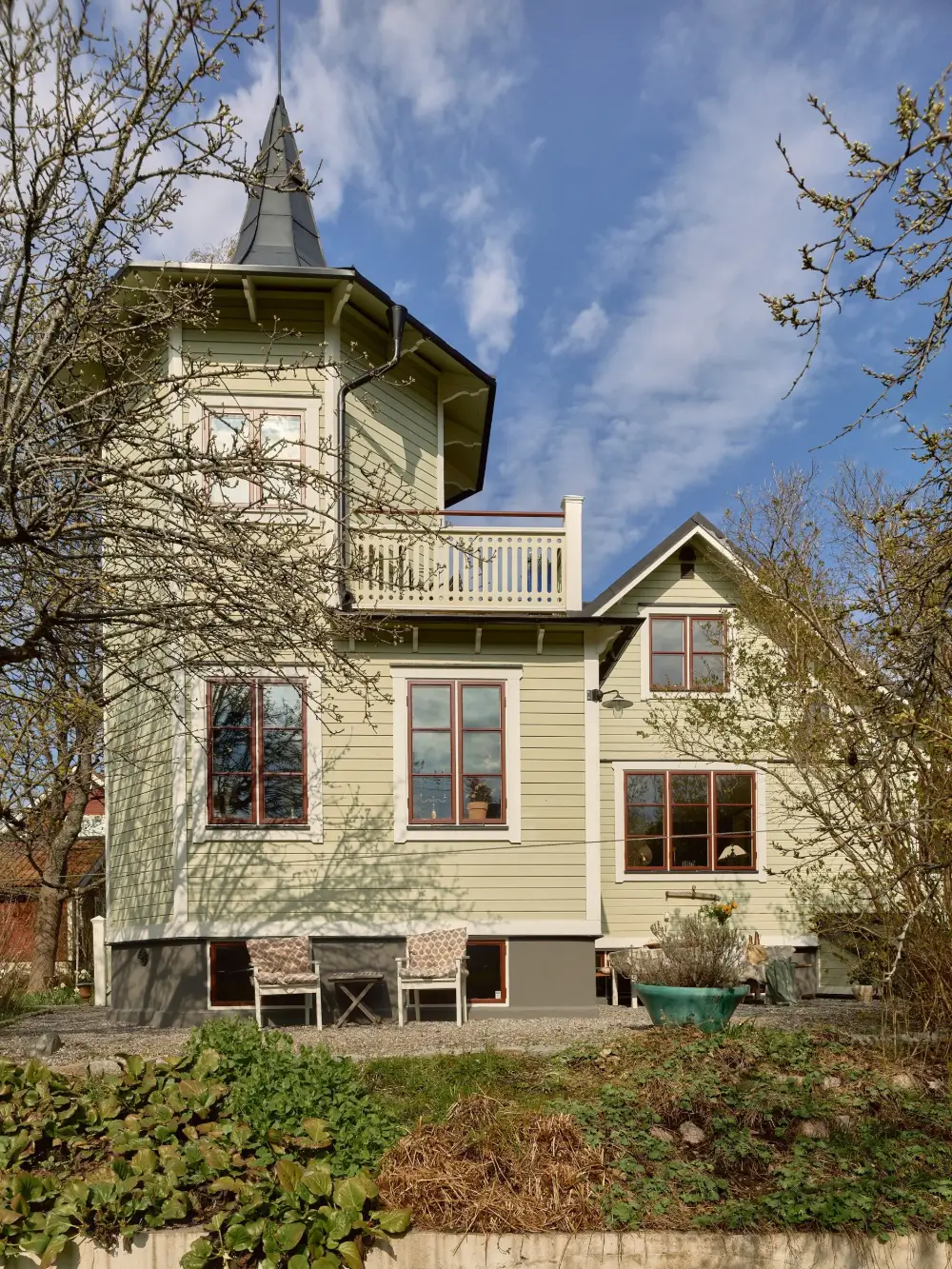A Characteristic Swedish Family Home with a Tower Room 49 charming-swedish-family-home-tower-room-nordroom