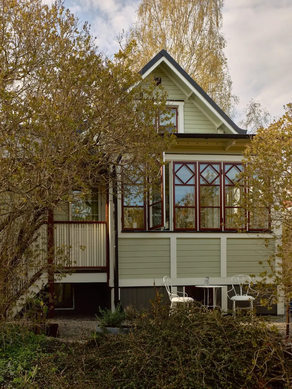 A Characteristic Swedish Family Home with a Tower Room 47 charming-swedish-family-home-tower-room-nordroom