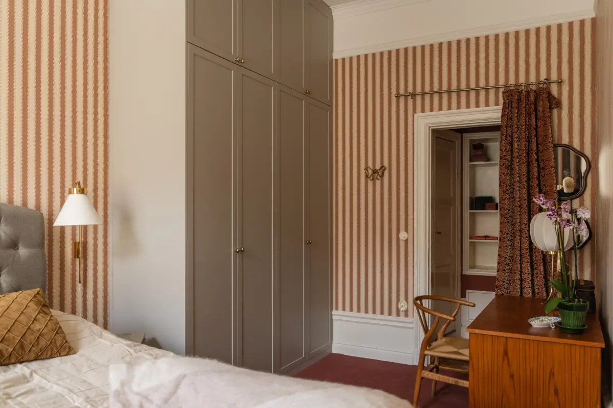A Warm Color Scheme in a Classic Turn-of-the-Century Apartment 26 classic-turn-of-the-century-apartment-stockholm-nordroom