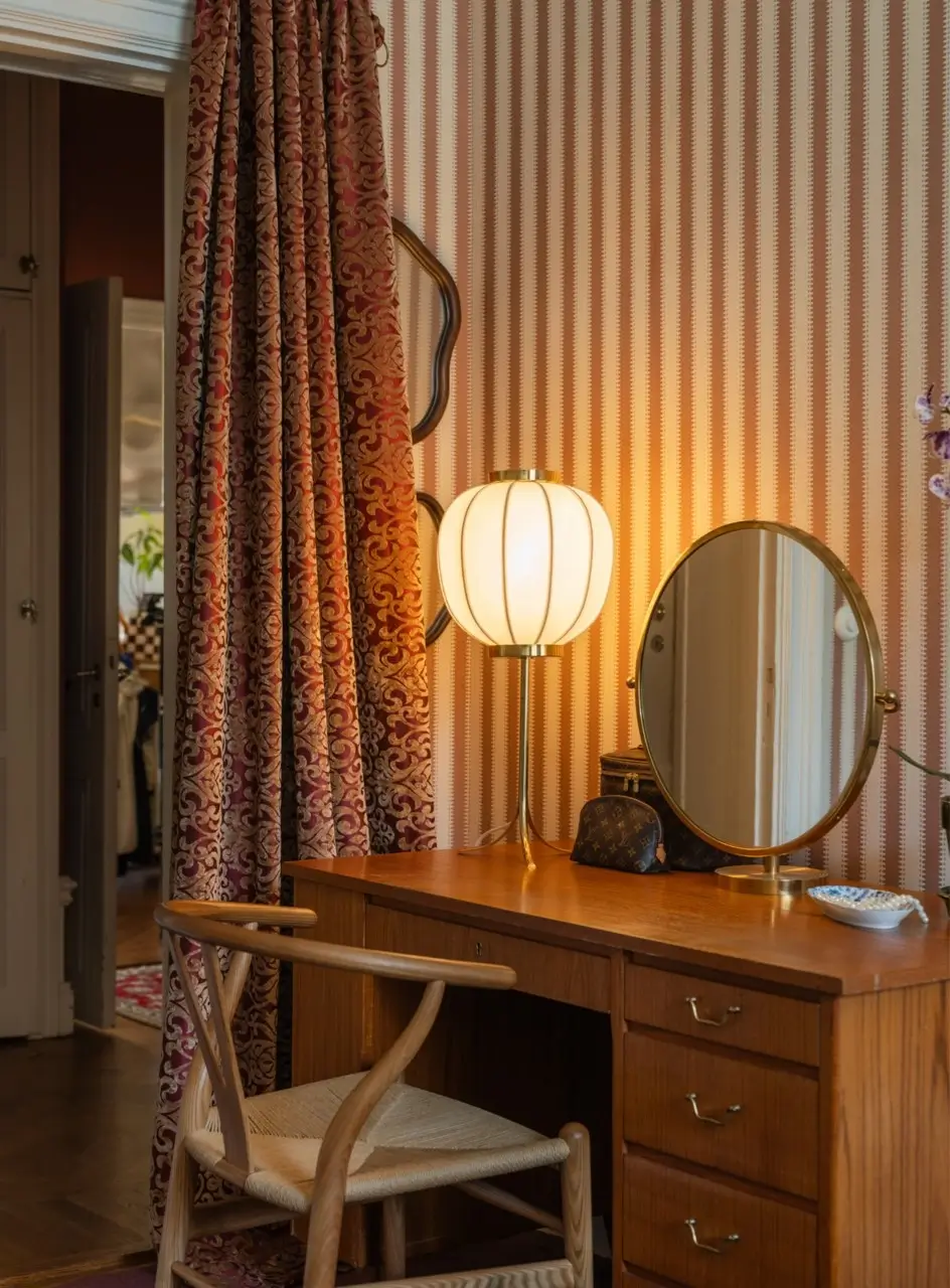 A Warm Color Scheme in a Classic Turn-of-the-Century Apartment 25 classic-turn-of-the-century-apartment-stockholm-nordroom