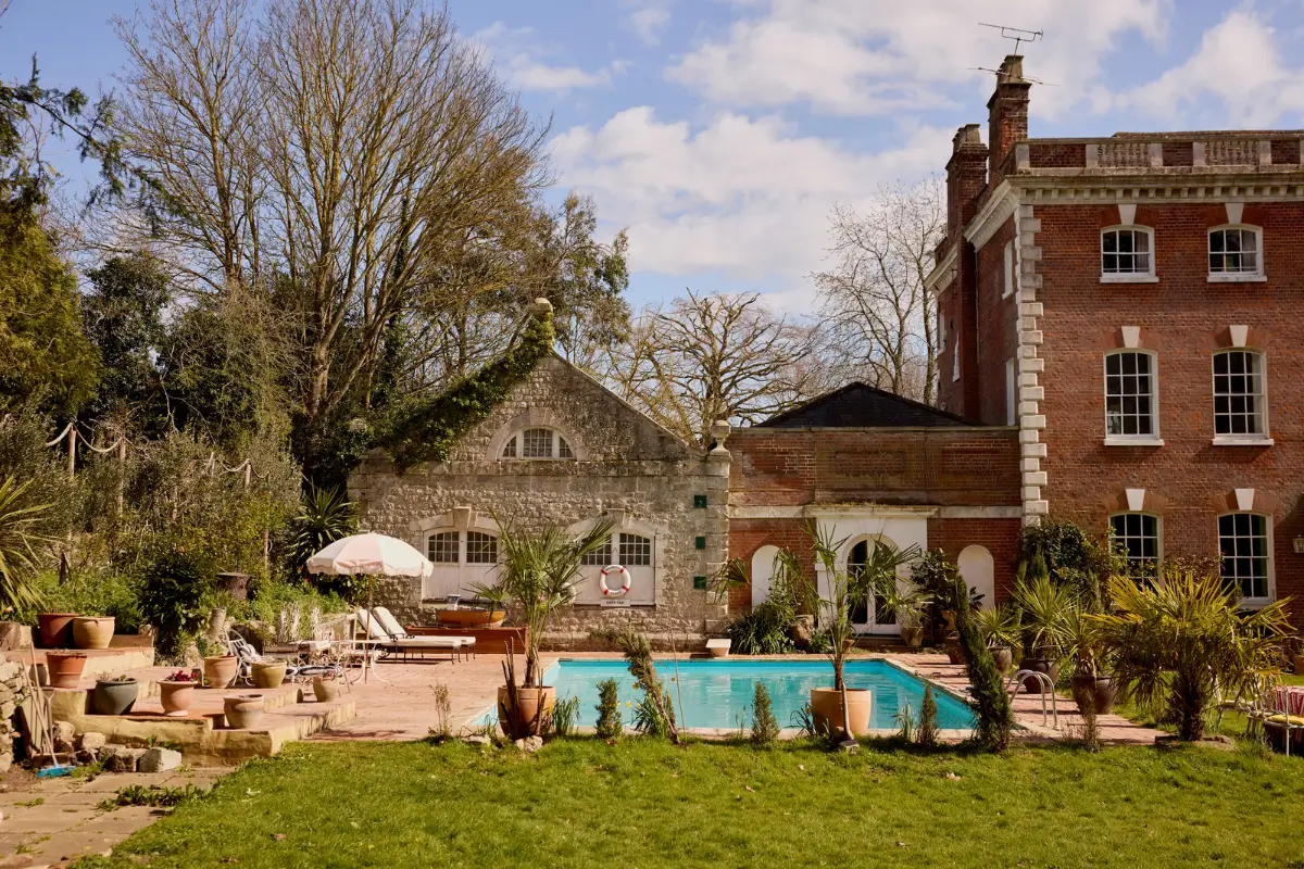 Playful and Colorful Interiors in a Grand Georgian House in the English Countryside 33 colorful-eclectic-art-filled-manor-house-england