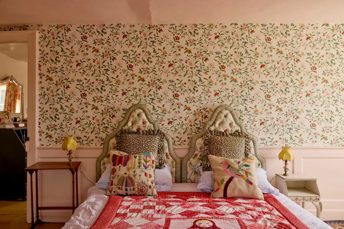 Playful and Colorful Interiors in a Grand Georgian House in the English Countryside 27 colorful-eclectic-art-filled-manor-house-england