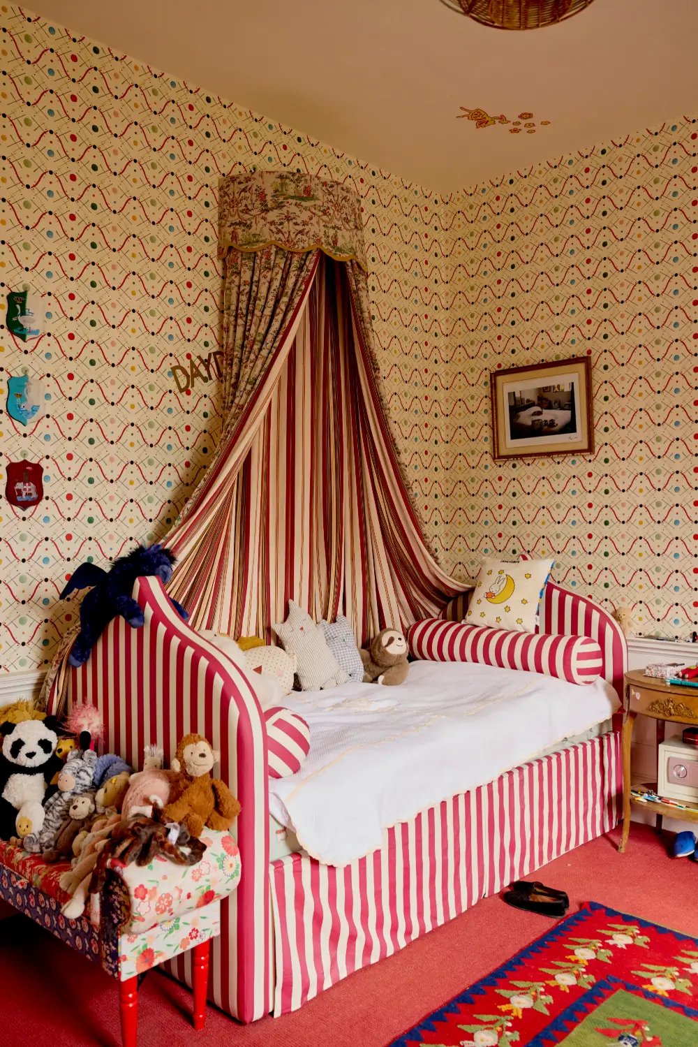 Playful and Colorful Interiors in a Grand Georgian House in the English Countryside 24 colorful-eclectic-art-filled-manor-house-england