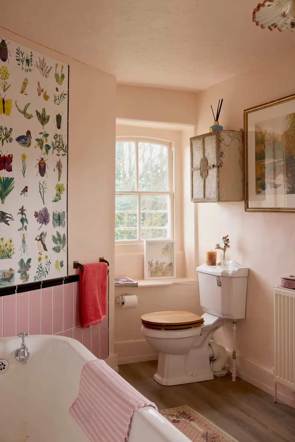 Playful and Colorful Interiors in a Grand Georgian House in the English Countryside 30 colorful-eclectic-art-filled-manor-house-england