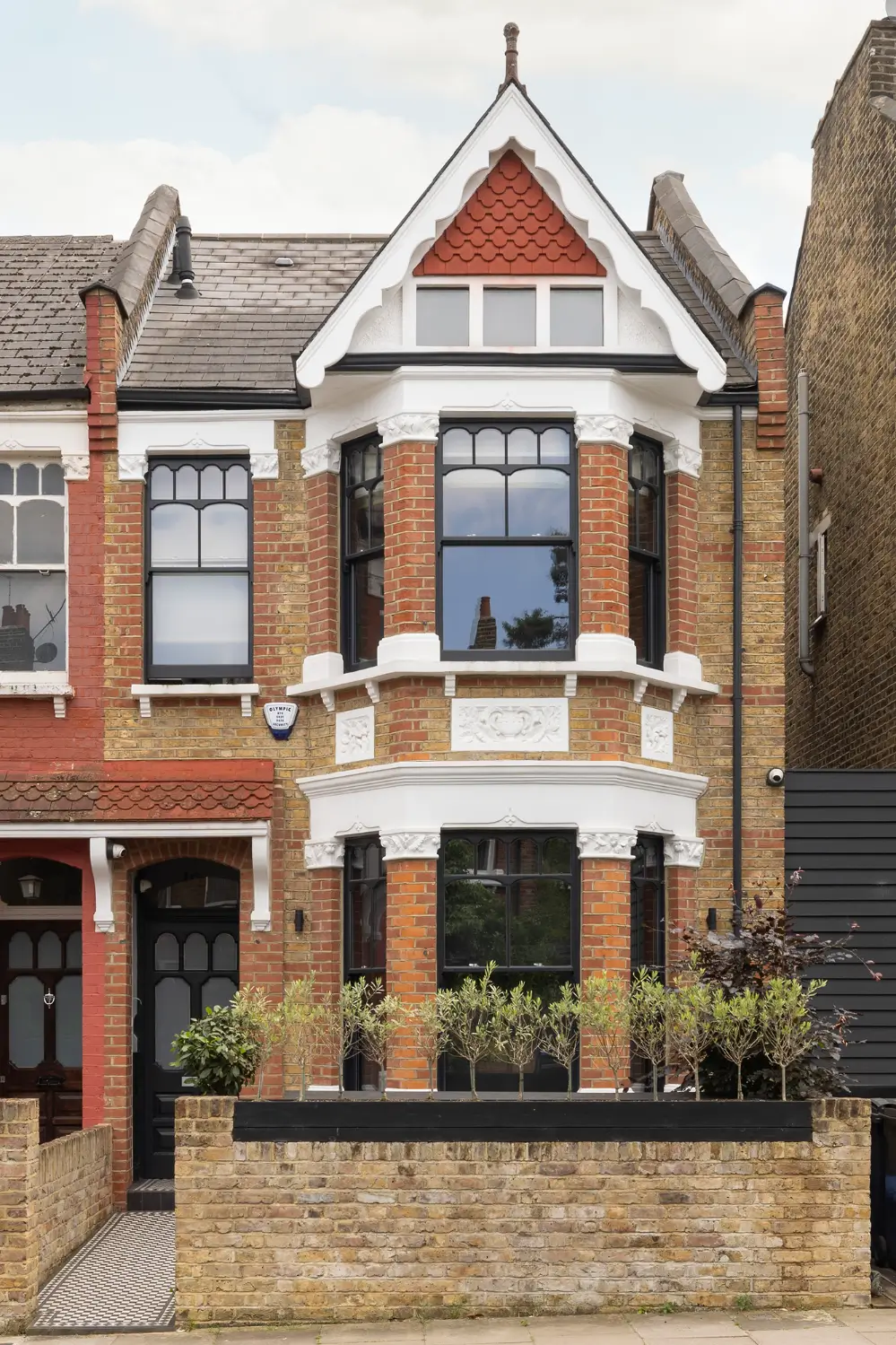 A Victorian House with a Grand Contemporary Extended Living Space 25 extended-victorian-family-home-queens-park