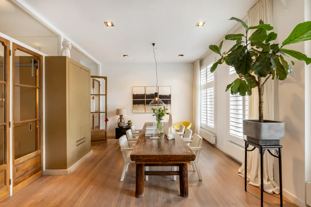 A Luxurious Amsterdam Duplex Apartment with Soaring Ceilings and a Private Garden 3 grand-amsterdam-duplex-apartment-small-garden