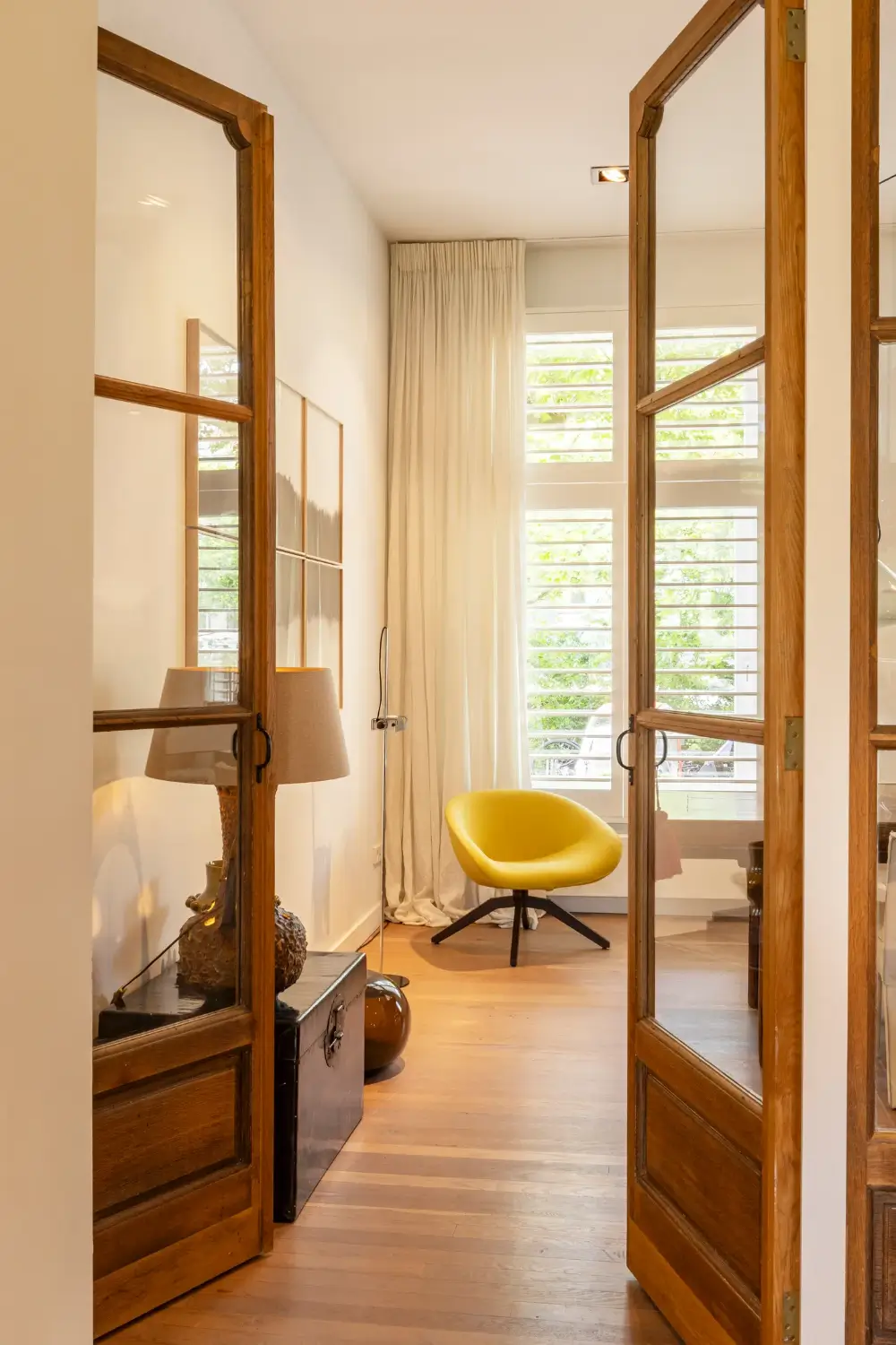 A Luxurious Amsterdam Duplex Apartment with Soaring Ceilings and a Private Garden 13 grand-amsterdam-duplex-apartment-small-garden