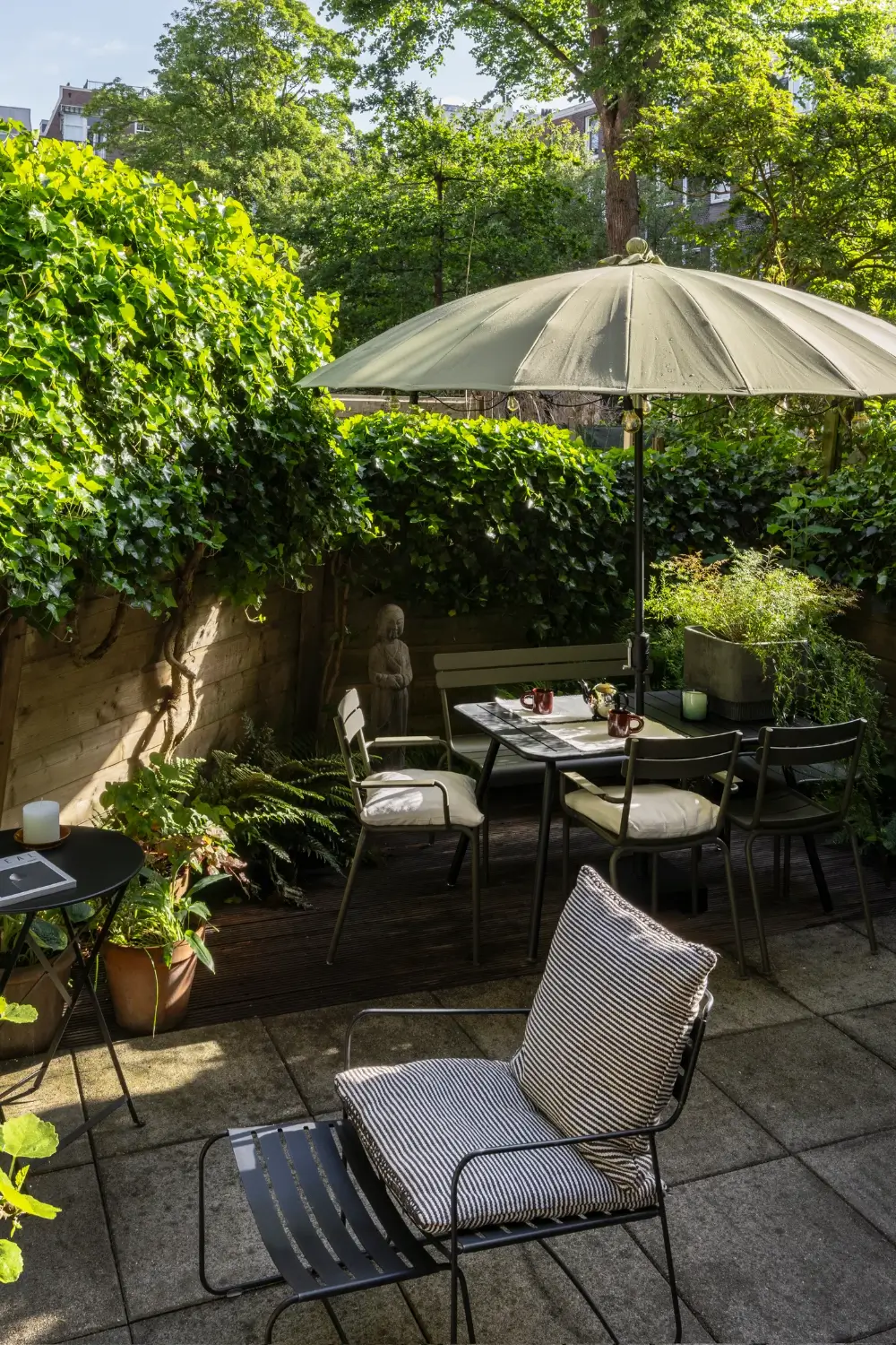 A Luxurious Amsterdam Duplex Apartment with Soaring Ceilings and a Private Garden 22 grand-amsterdam-duplex-apartment-small-garden